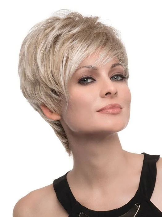 Short wig with a gradient color for a modern and stylish appearanceShari Large | Synthetic Wig (Basic Cap)