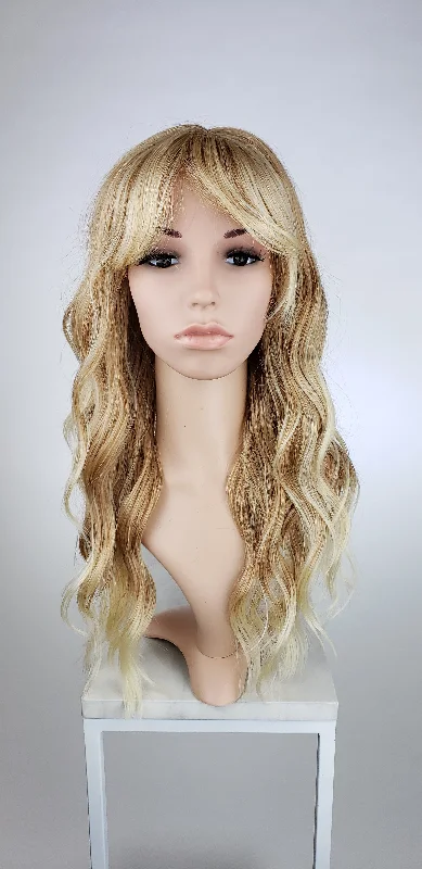 Ombre wavy wig with a seamless color blendFantasia Strawberry Blonde - Fashion Wig